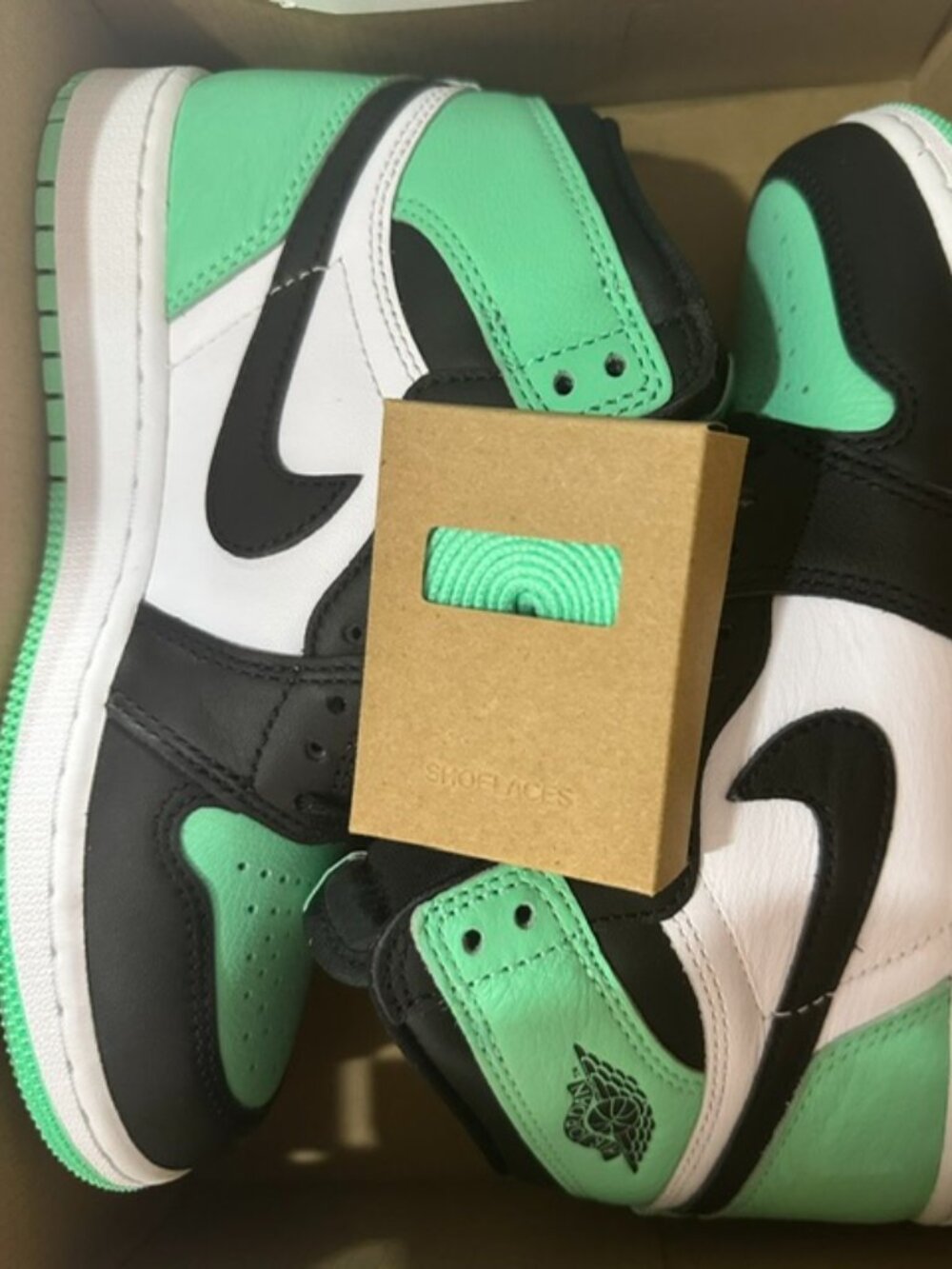 Air Jordan 1 Retro OG High Green Glow